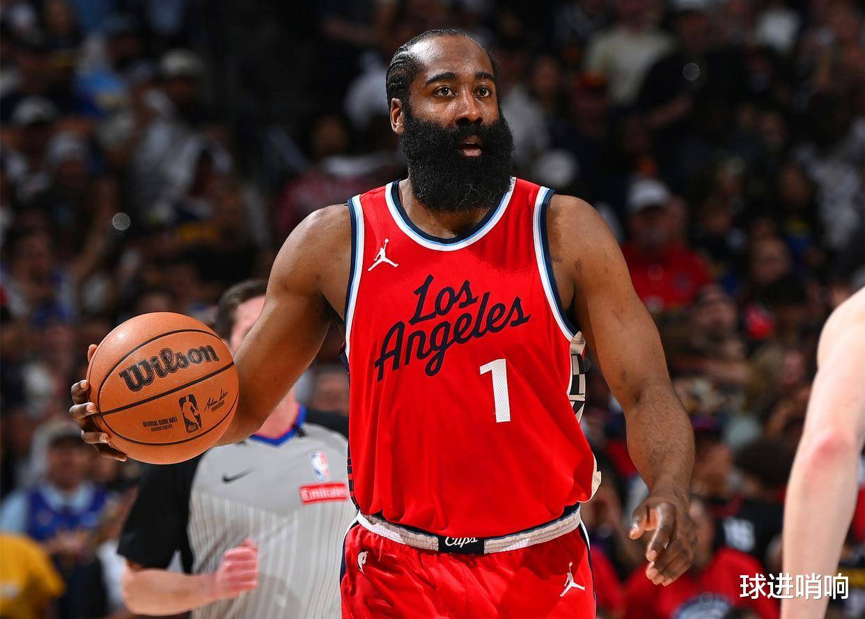 九游娱乐-詹姆斯焦点对战，哈登与50激战雄鹿分钟，出色发挥胜负难料！